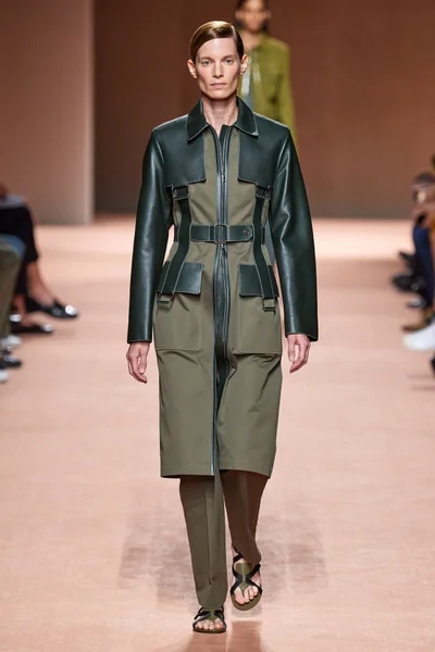 Look 3
